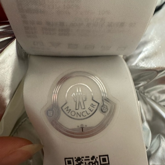 MONCLER NWT Blavet Silver Down Quilted Puffer Vest 3 L Metallic - Picture 15 of 16